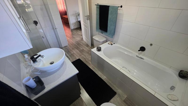 3 Bedroom Property for Sale in Reebok Western Cape